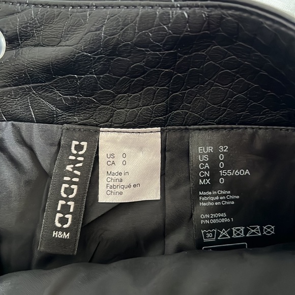 H&M HIGH WAISTED LEATHER SKIRT - Picture 3 of 3